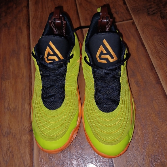 Nike Black and Orange Athletic Shoes Size6.5y